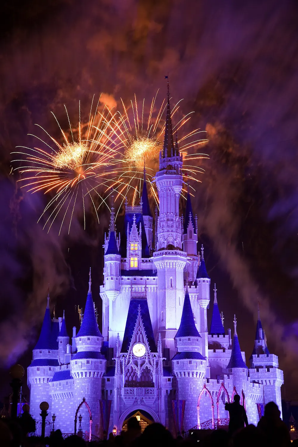 Castillo de Cenicienta con fuegos artificiales en Magic Kingdom, Orlando