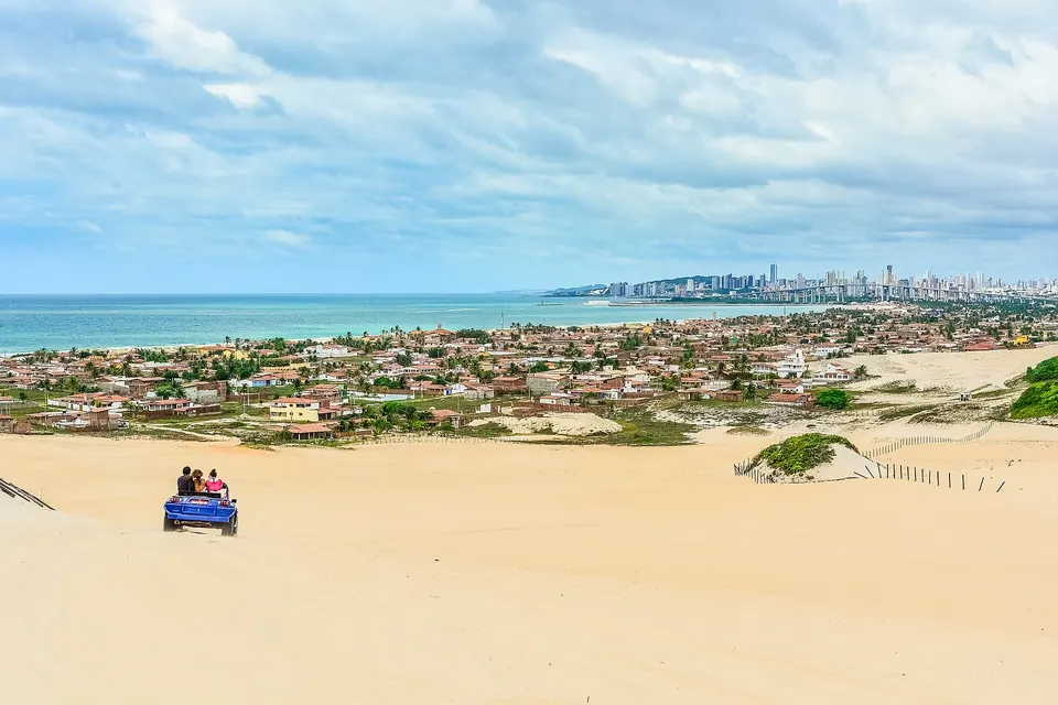 Dunas de Natal con buggy y vista al mar
